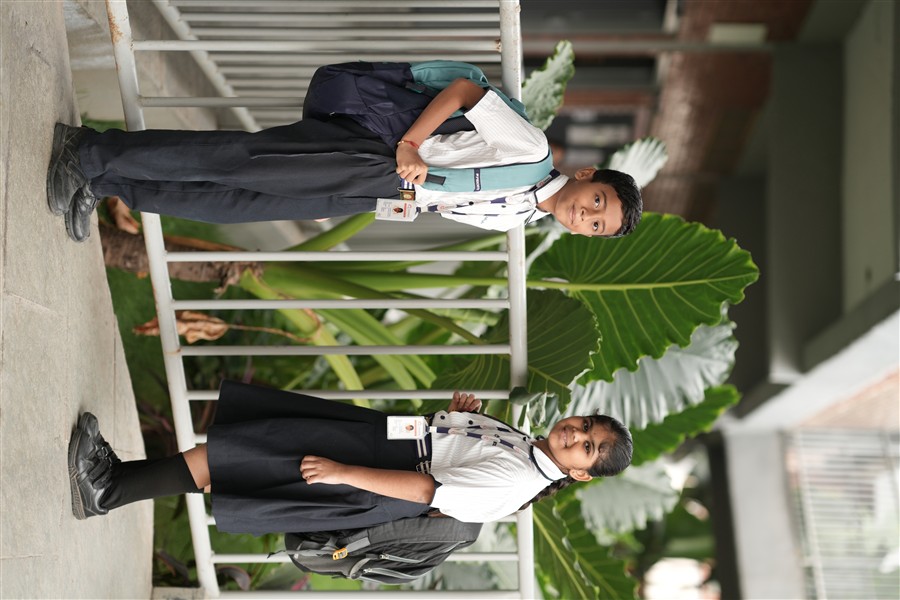 Students arriving at Genesis